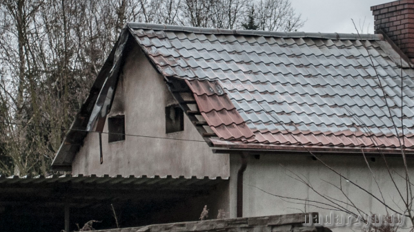 Pożar budynku przy Jeżynowej w Strzeniówce